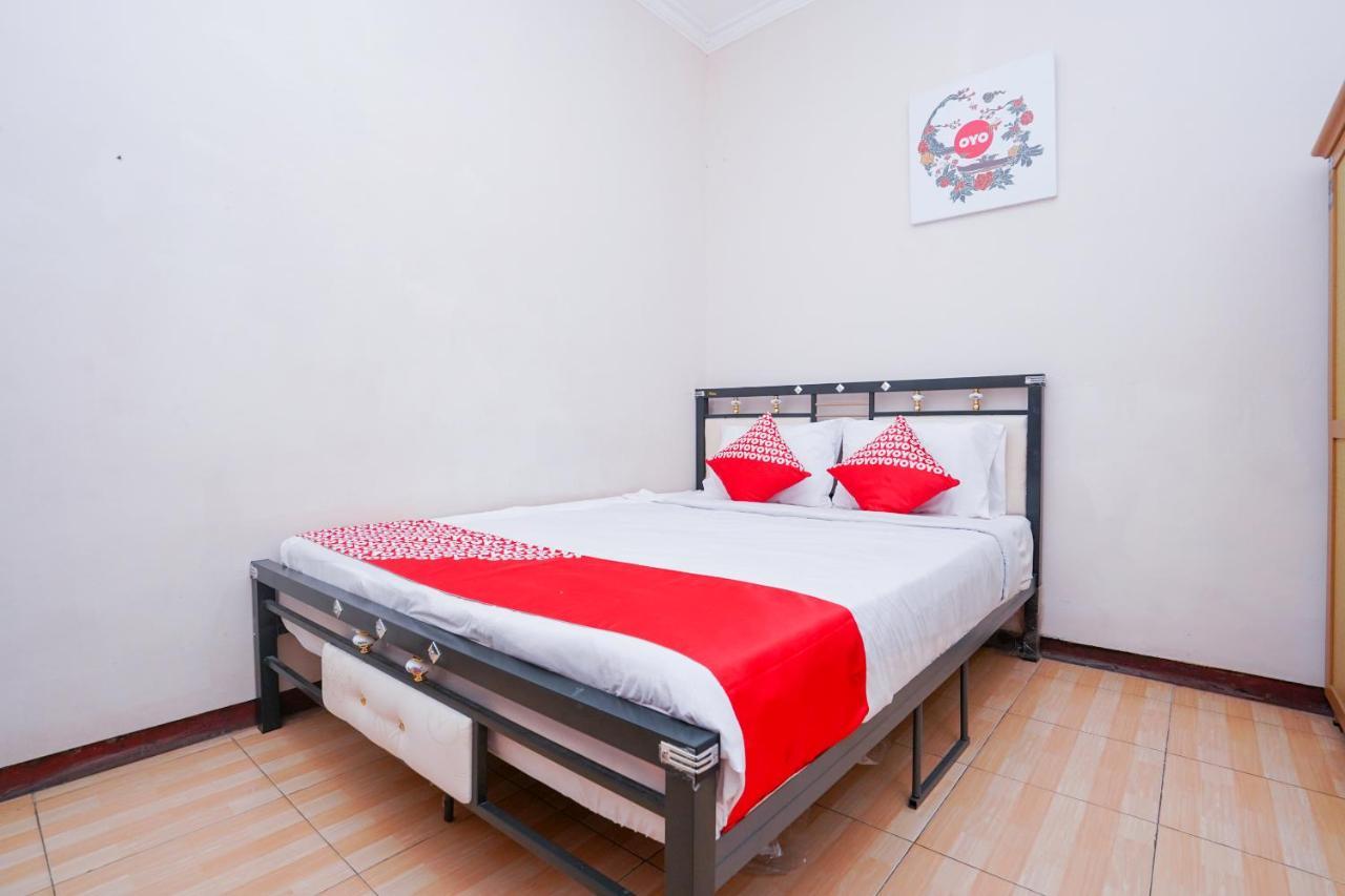 Collection O 1112 Comfitel Siwalankerto Aa4 Hotel Surabaya Buitenkant foto