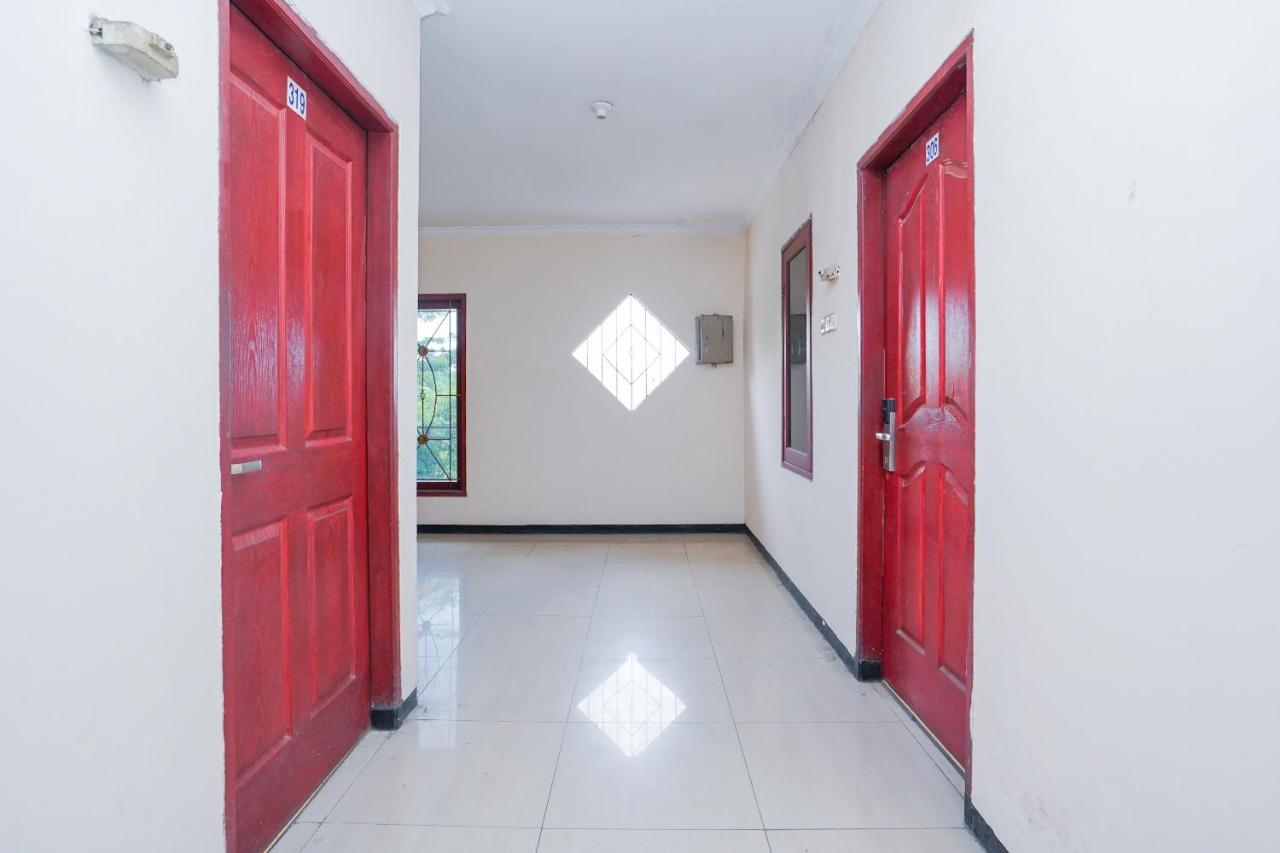 Collection O 1112 Comfitel Siwalankerto Aa4 Hotel Surabaya Buitenkant foto